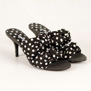 CLEARANCE! NWT Charles David polka dot sandal 8